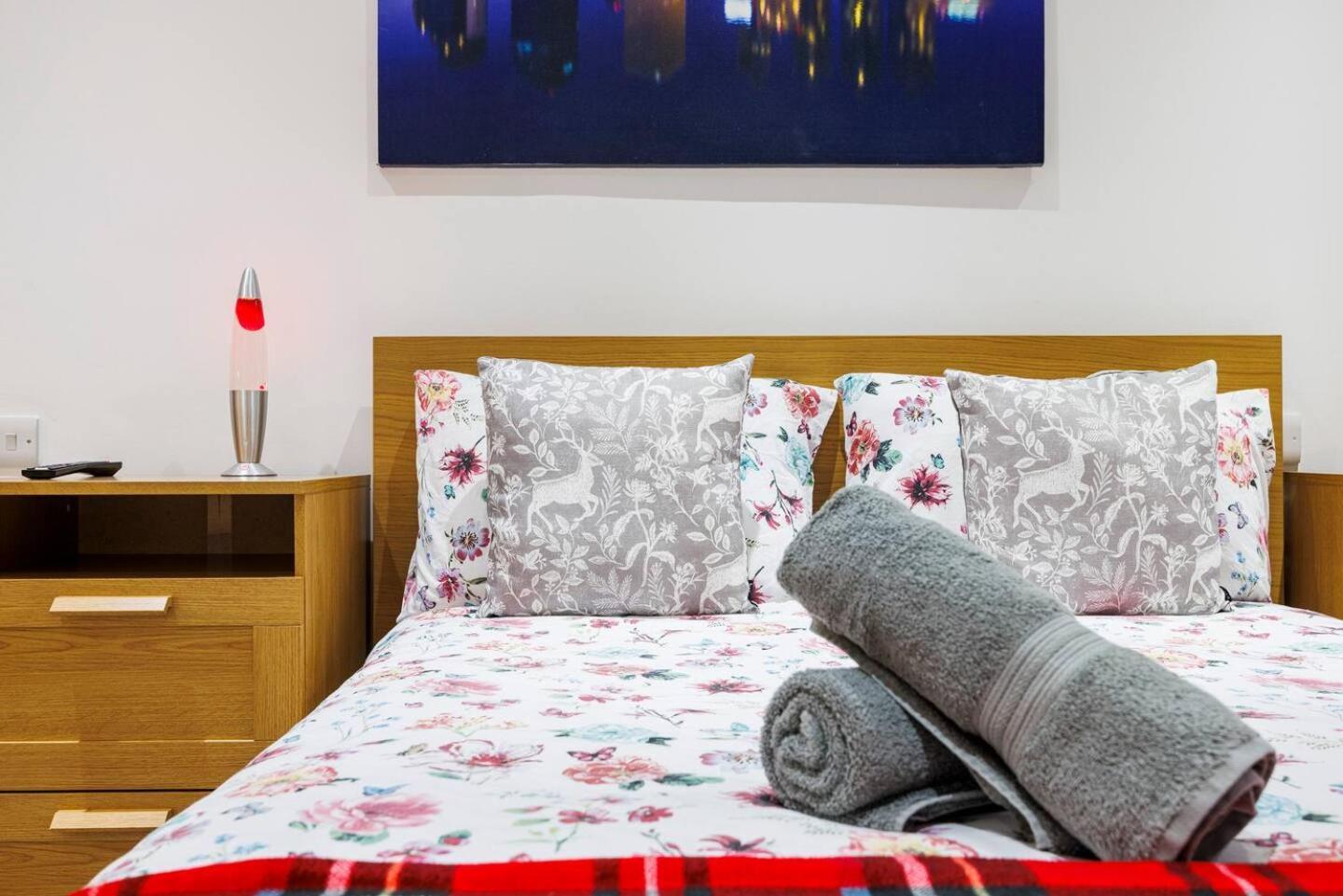 Three Bedroom 3 Bathroom In Kensington Apartment London