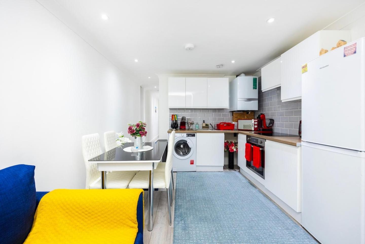 Three Bedroom 3 Bathroom In Kensington *