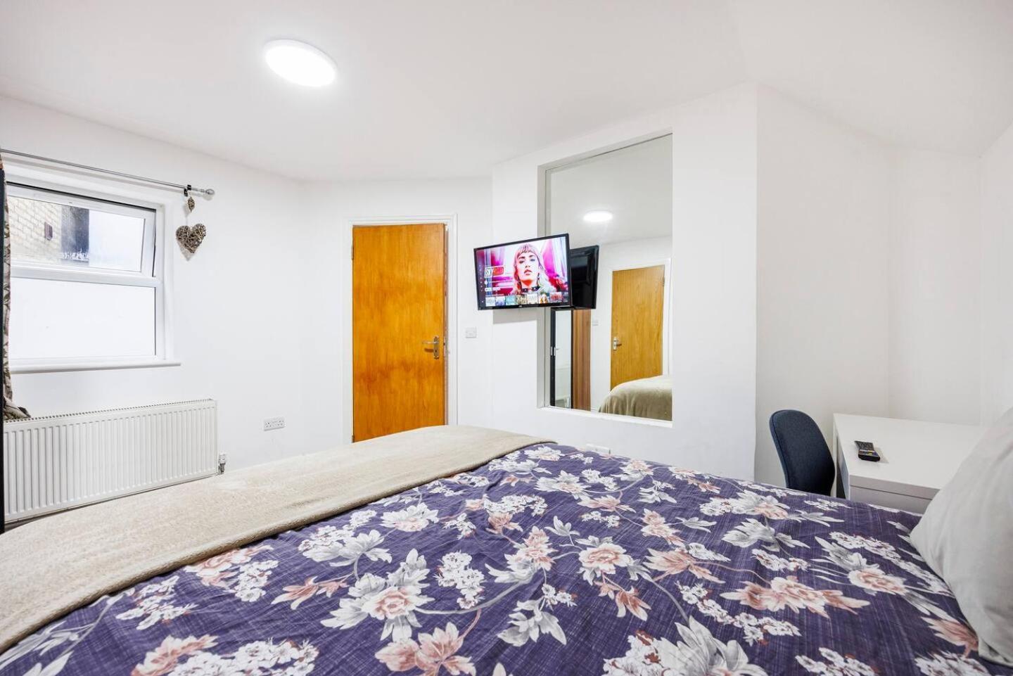 Three Bedroom 3 Bathroom In Kensington *