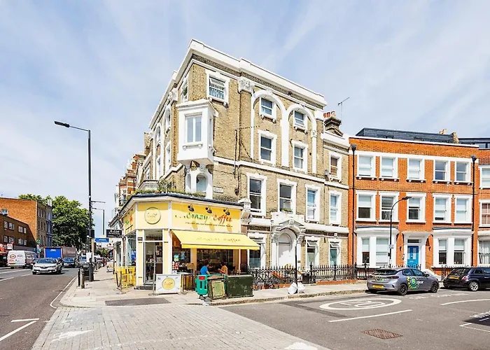Three Bedroom 3 Bathroom Apartment In Kensington