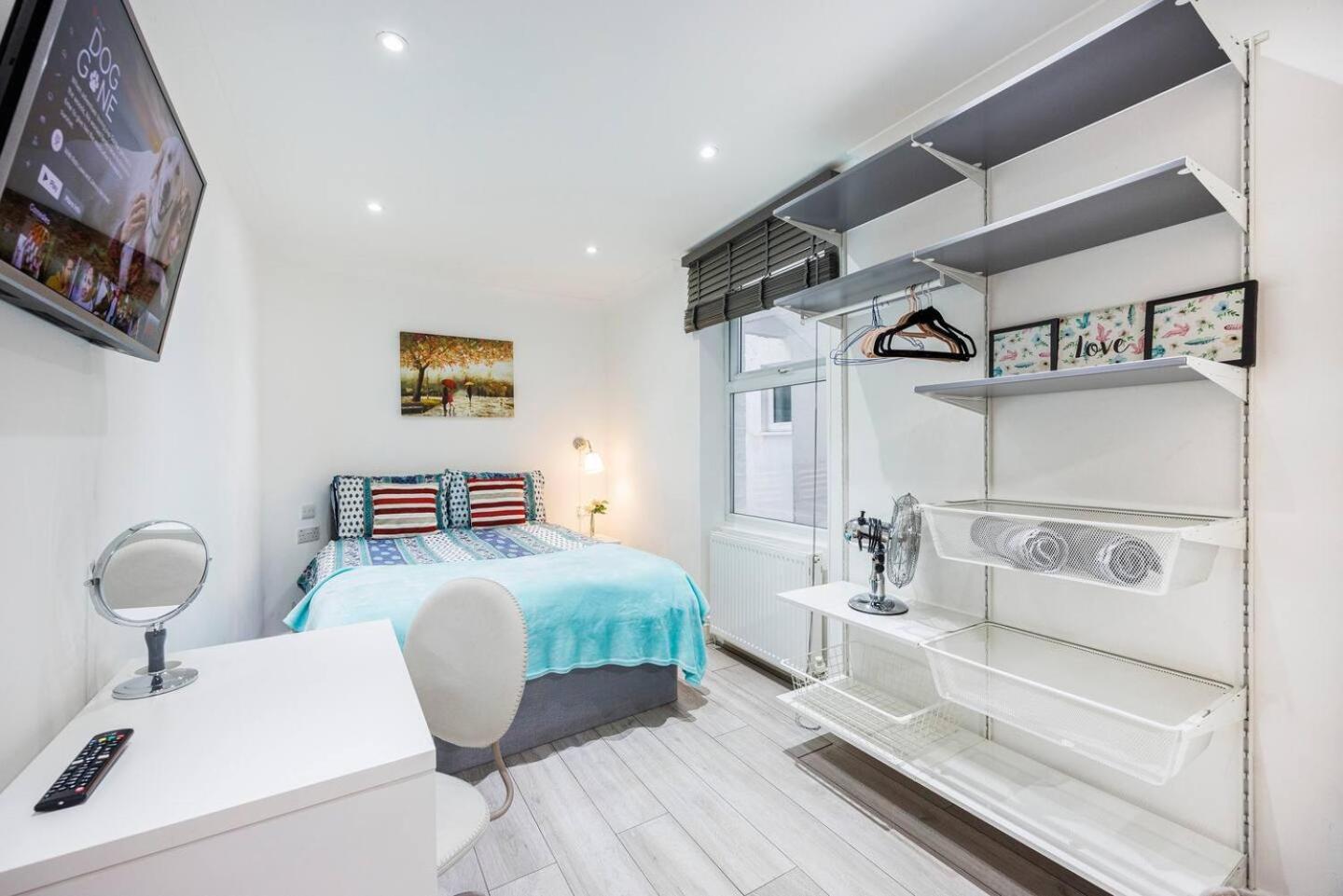 Three Bedroom 3 Bathroom In Kensington * London