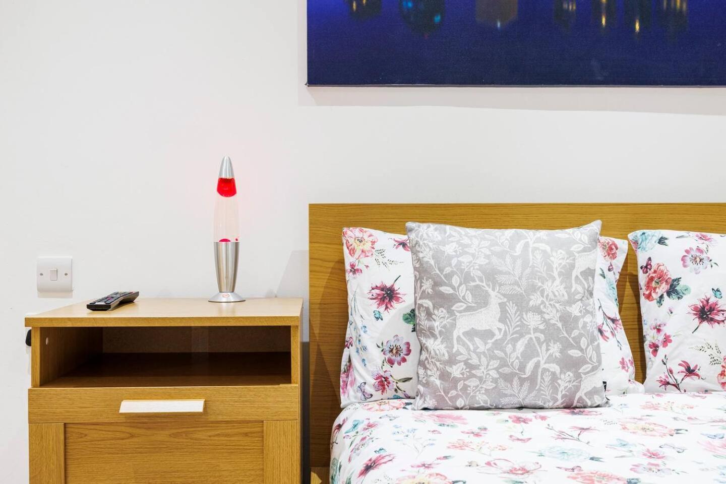Apartment Three Bedroom 3 Bathroom In Kensington *