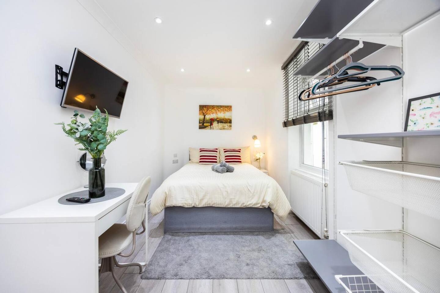 Three Bedroom 3 Bathroom In Kensington London