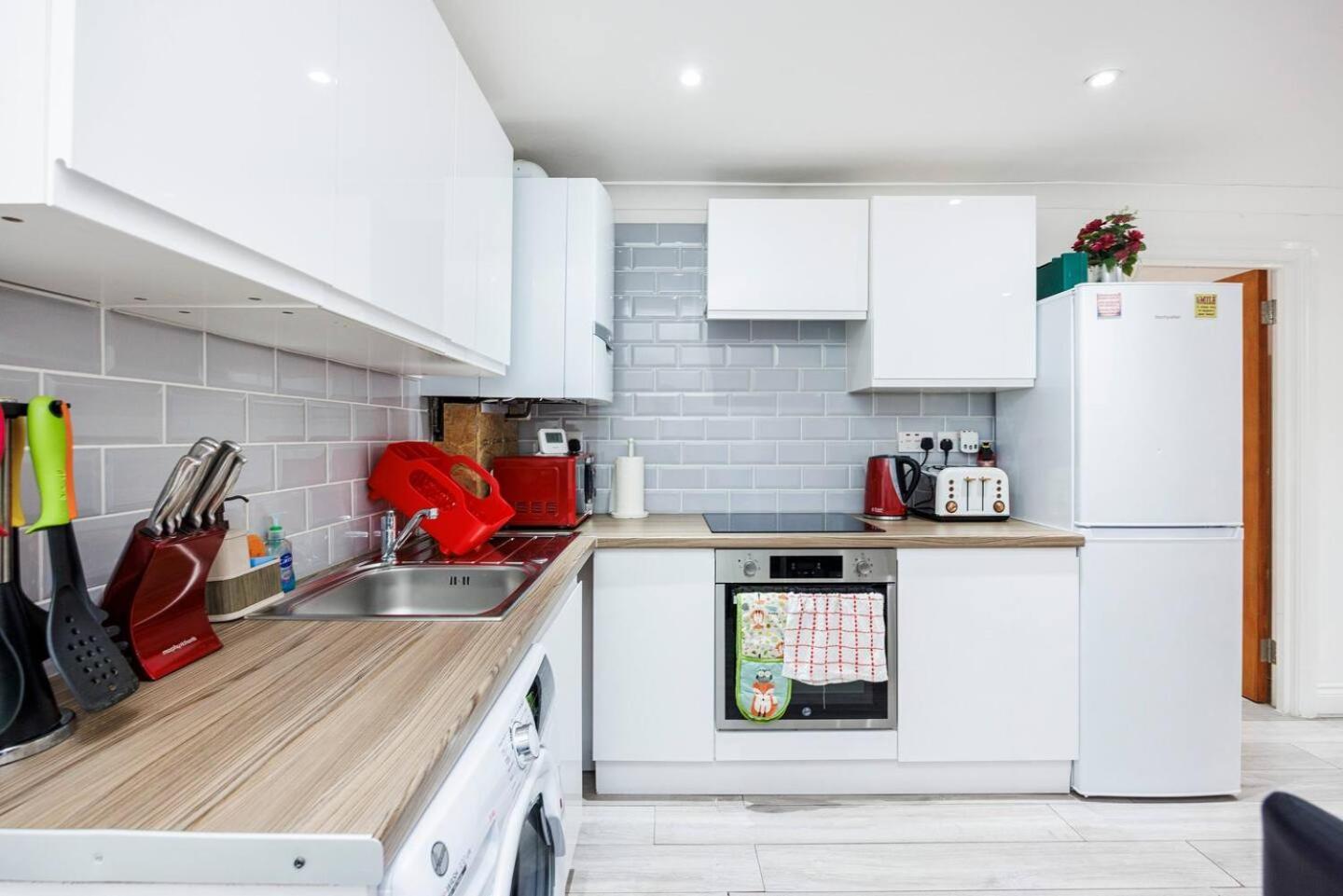Three Bedroom 3 Bathroom In Kensington * London