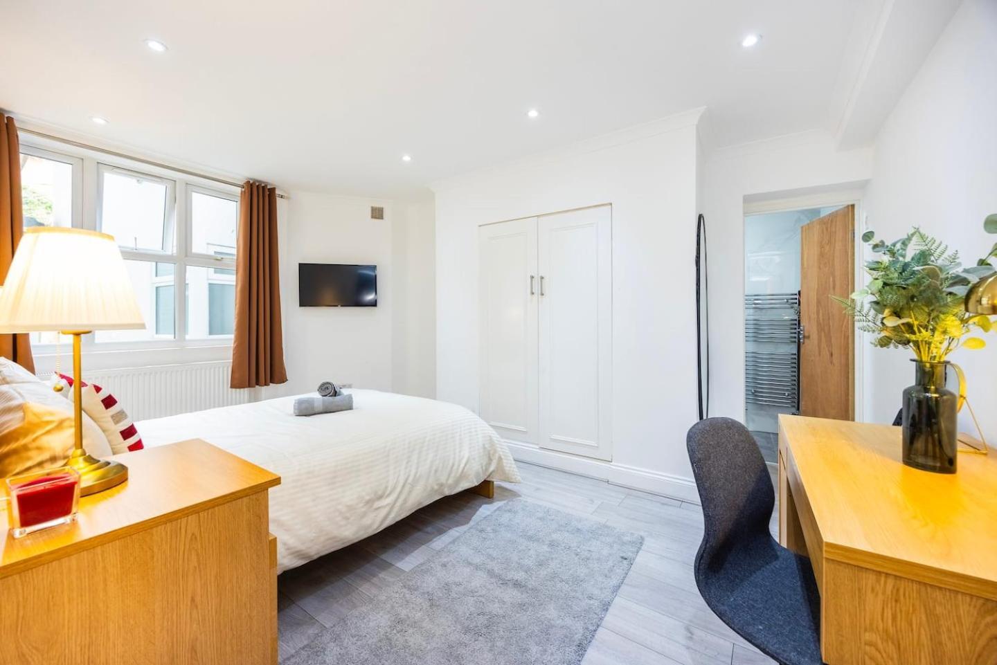 Apartment Three Bedroom 3 Bathroom In Kensington
