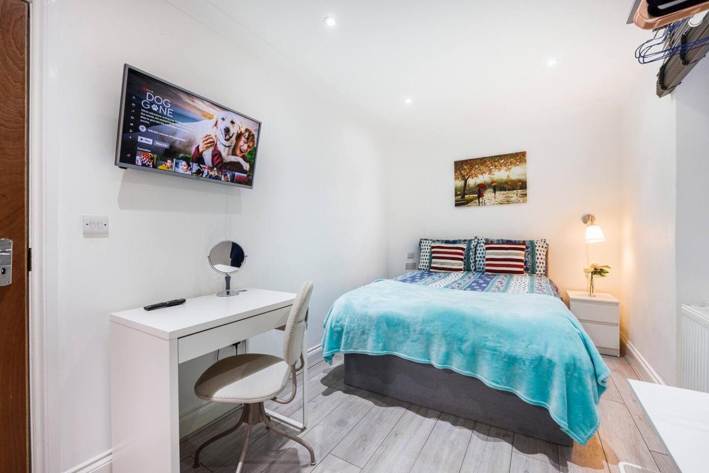 Three Bedroom 3 Bathroom In Kensington * London