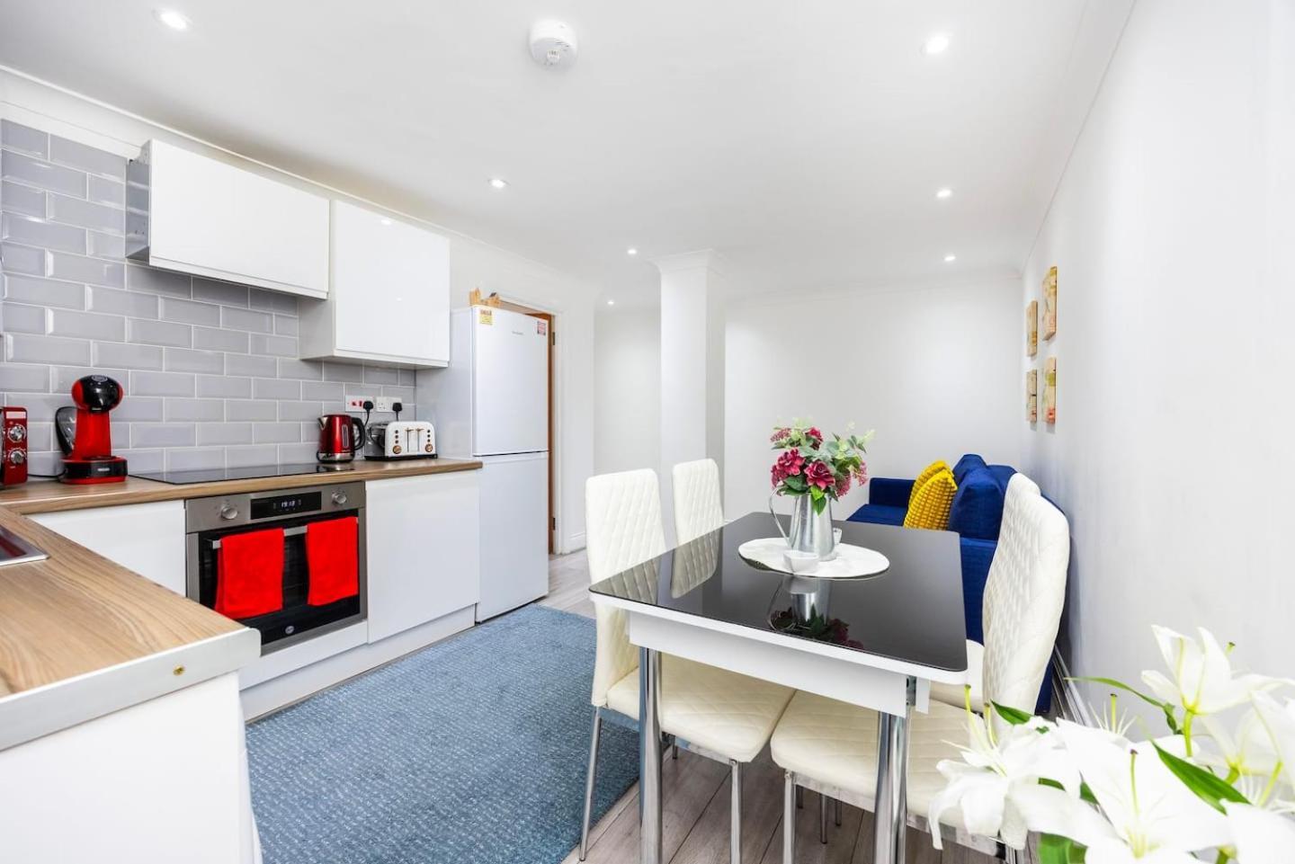 Three Bedroom 3 Bathroom In Kensington *
