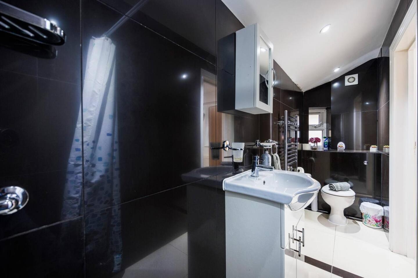 Three Bedroom 3 Bathroom In Kensington London