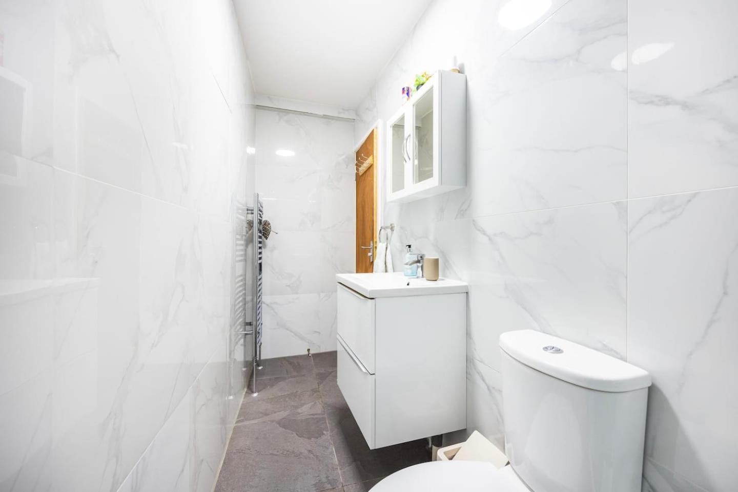 Three Bedroom 3 Bathroom In Kensington * London
