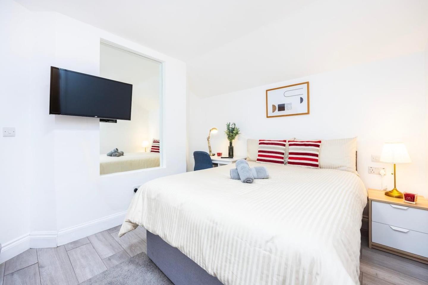 Three Bedroom 3 Bathroom In Kensington Apartment