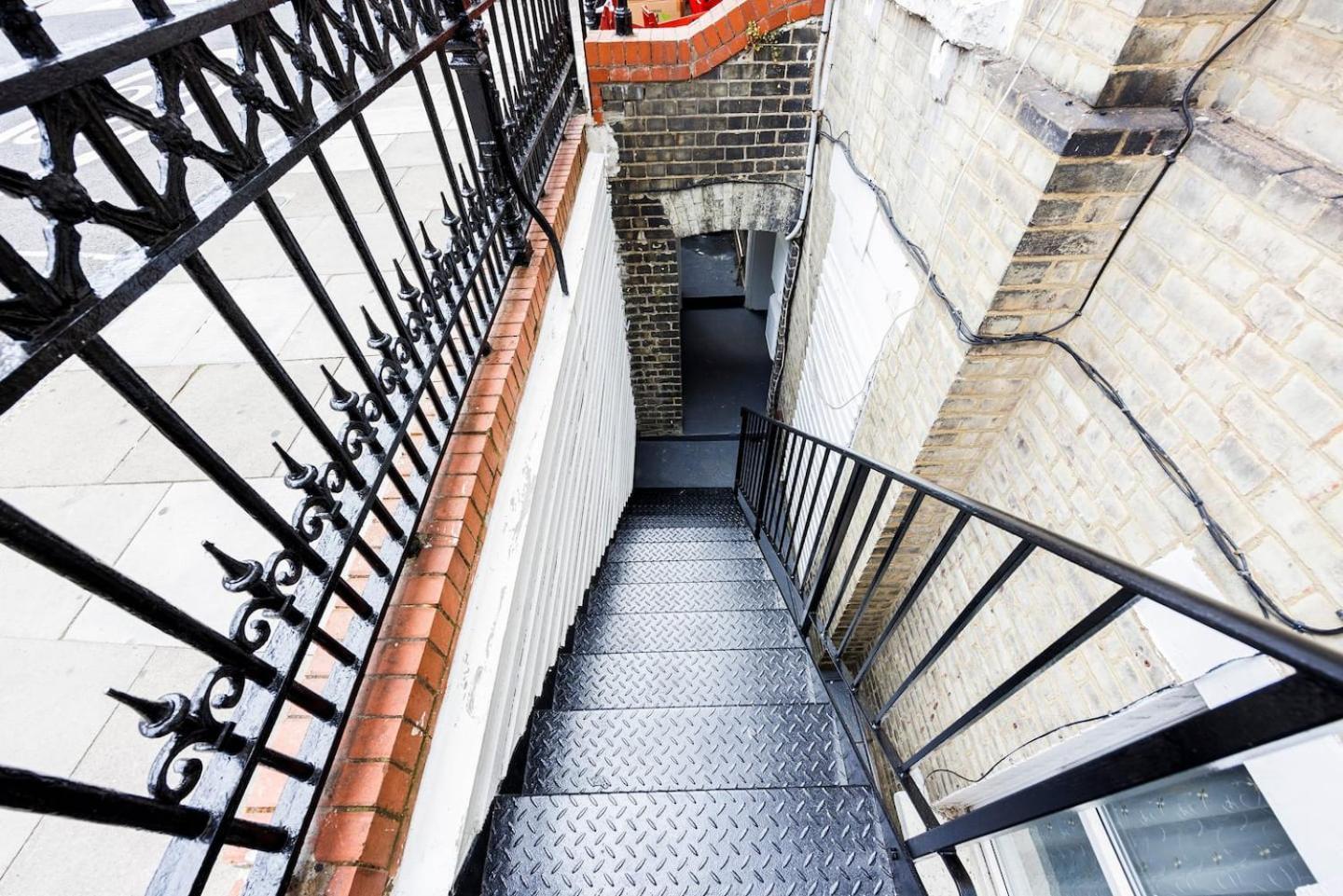 Apartment Three Bedroom 3 Bathroom In Kensington *