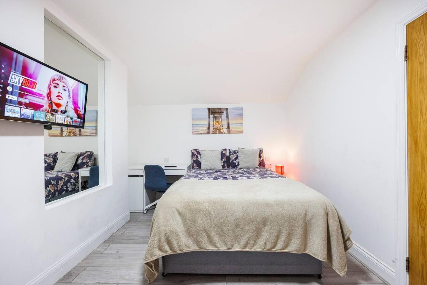 Three Bedroom 3 Bathroom In Kensington Apartment London