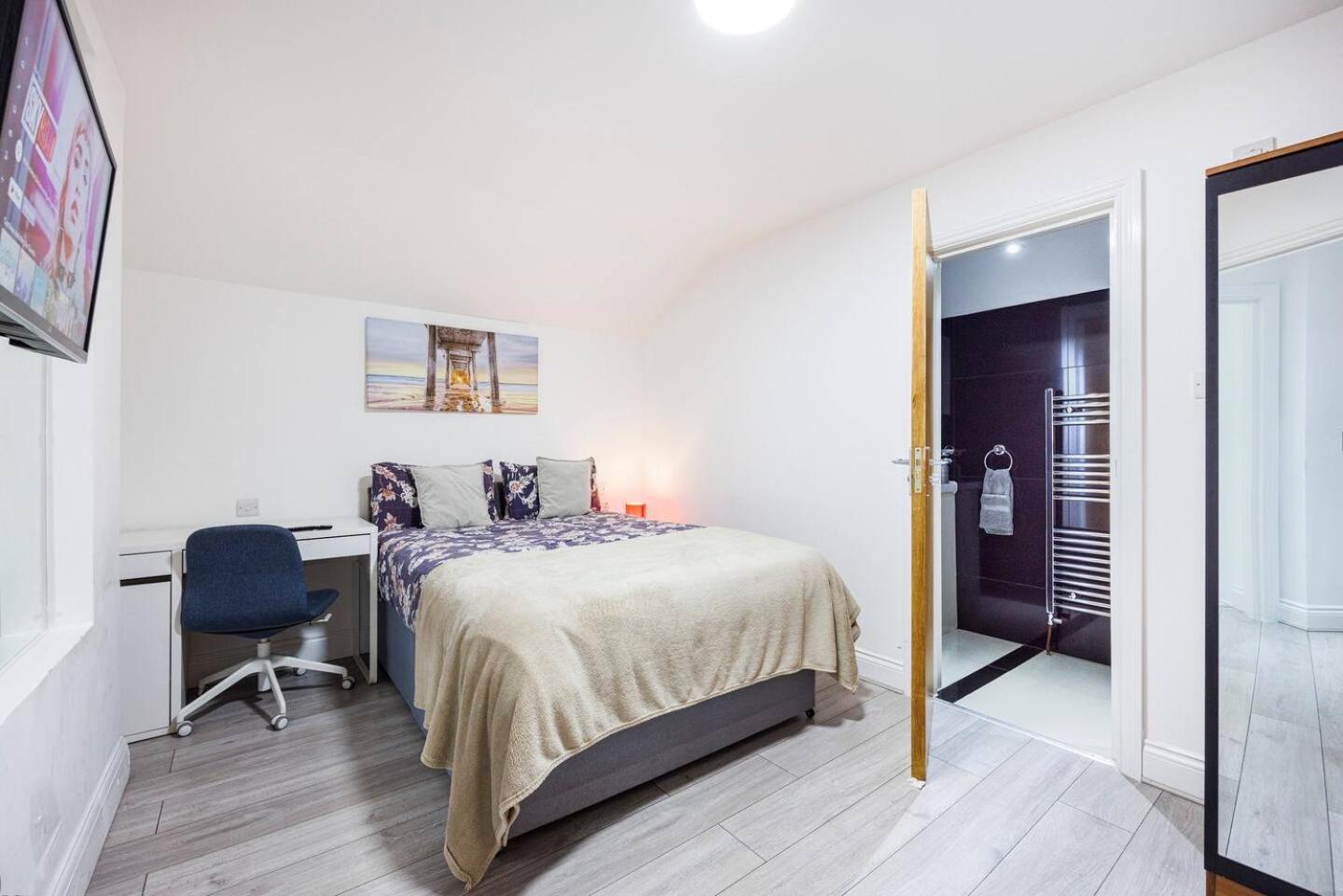 Three Bedroom 3 Bathroom In Kensington London