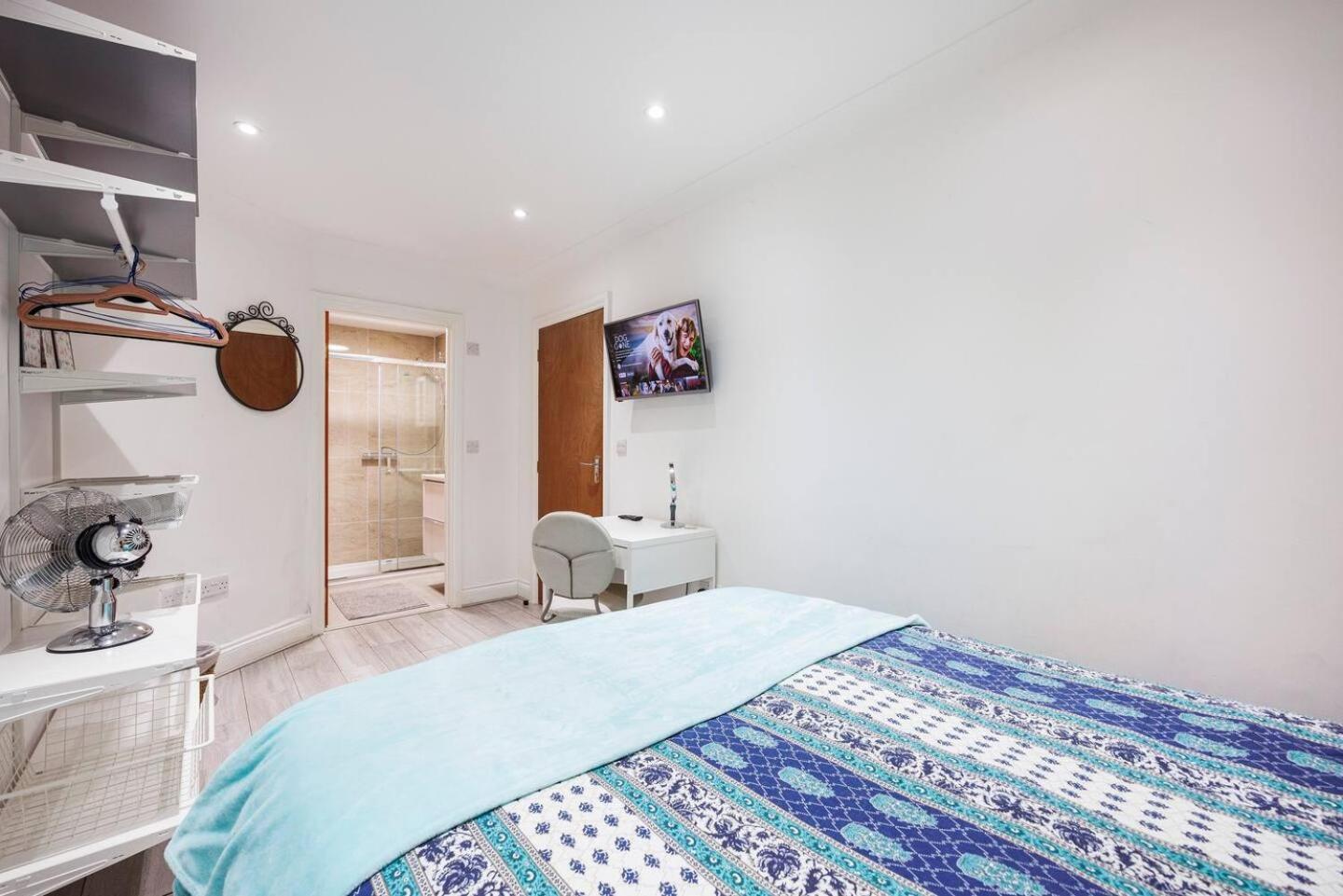 Three Bedroom 3 Bathroom In Kensington *