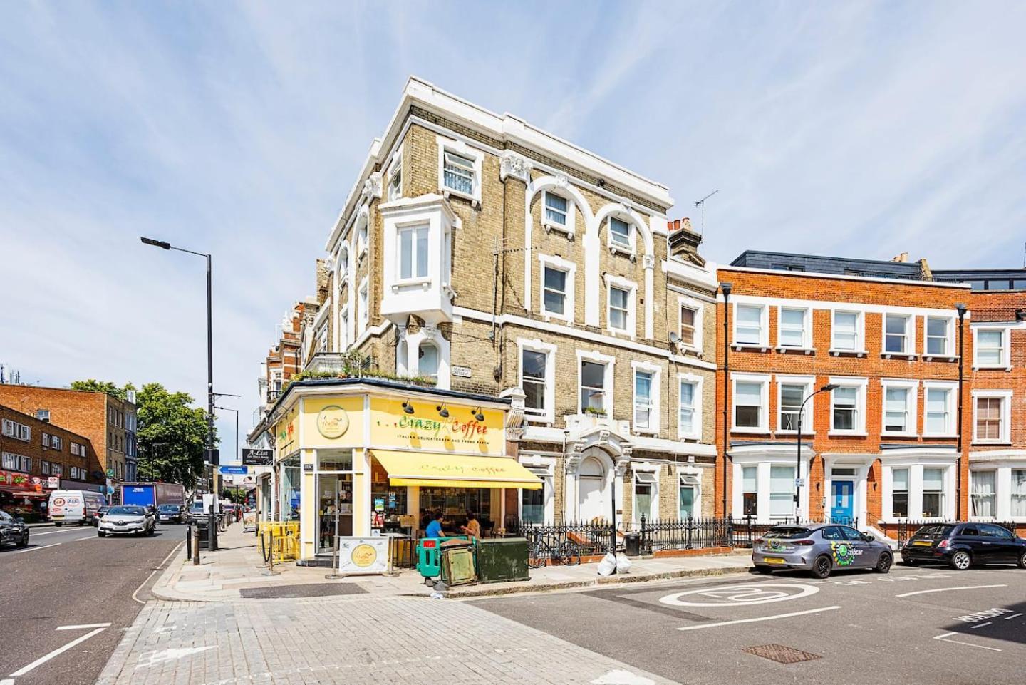 Three Bedroom 3 Bathroom In Kensington Apartment London